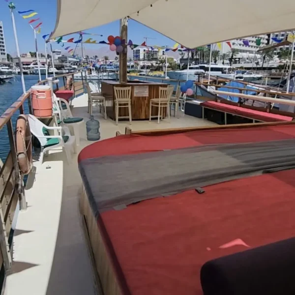 xr:d:DAGAxi2lot4:7 j:4594094683568532392 t:24032806 שובר הנחה - השכרת יאכטה פרטית באילת