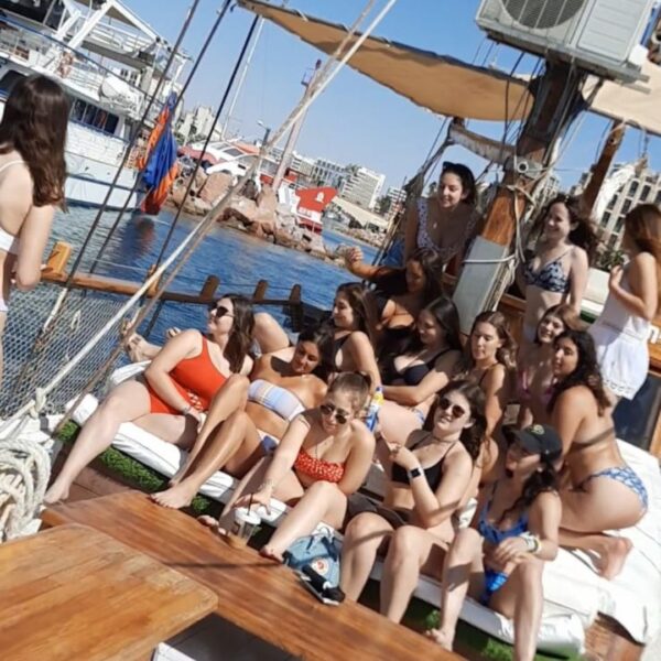 שובר הנחה - יאכטה פיראטית באילת