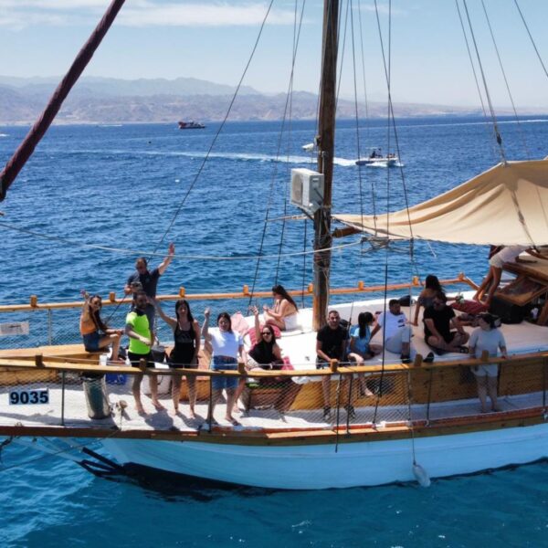 שובר הנחה - יאכטה פיראטית באילת