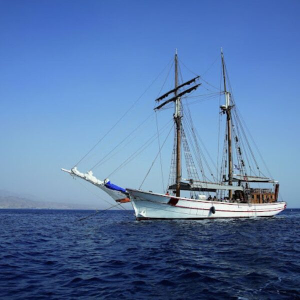 יאכטה בסגנון פיראטי באילת