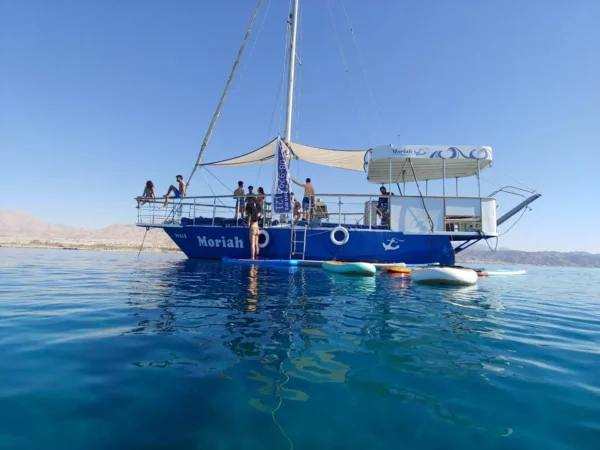 שובר הנחה: הפלגה פרטית על יאכטה מורית באילת