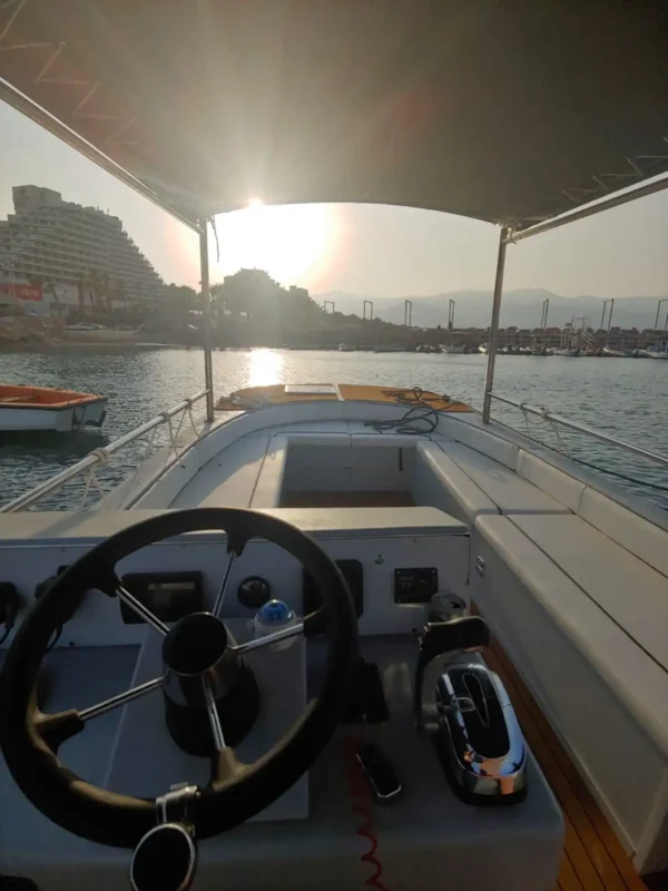 השכרת סירה מהירה לבעלי רישיון שייט