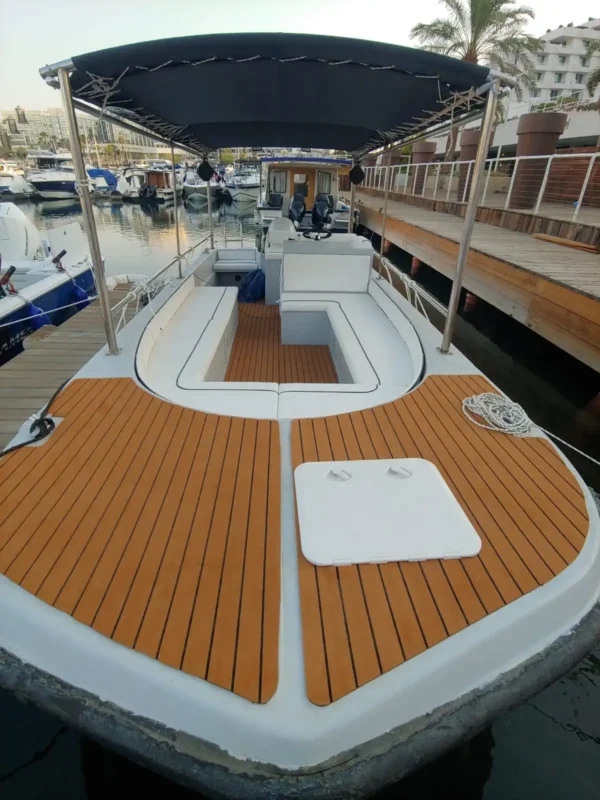 השכרת סירה מהירה לבעלי רישיון שייט