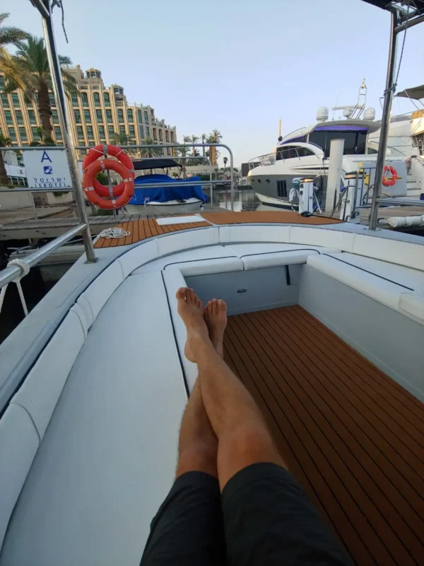 השכרת סירה מהירה לבעלי רישיון שייט