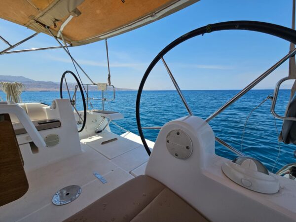 הפלגה פרטית על יאכטת מפרש מפנקת