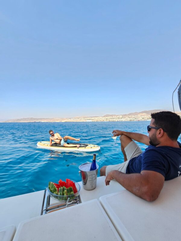 שובר הנחה: הפלגה פרטית על יאכטת מפרש מפנקת