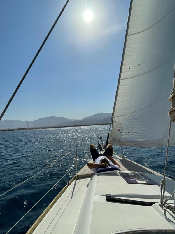 שובר הנחה: הפלגה פרטית על יאכטת מפרש מפנקת