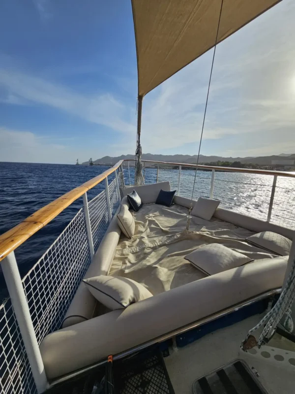 שובר הנחה: הפלגה פרטית על יאכטה באילת