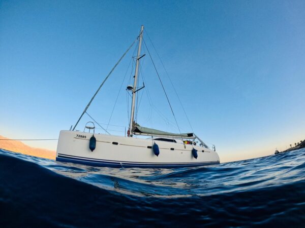 שובר הנחה: שייט VIP ביאכטת קטמרן באילת