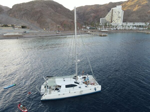 שובר הנחה: שייט VIP ביאכטת קטמרן באילת