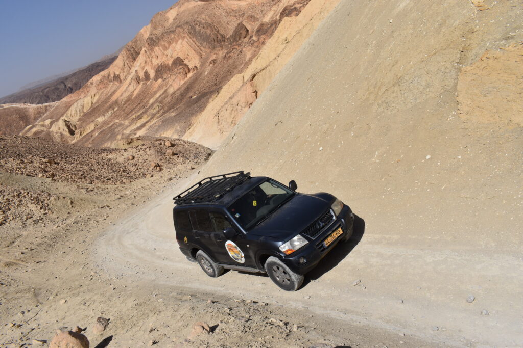 כמה עולה טיול ג'יפים באילת ג'יפ במעלה רחבעם כלול במחיר